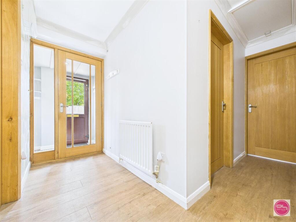 Albert Road, Church Gresley (3).jpg