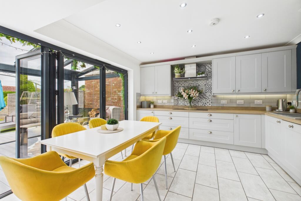 CAM03162G0-PR0284-STILL016