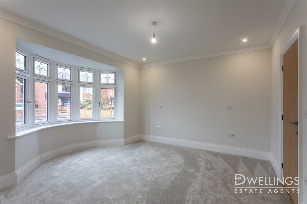 BEECH DRIVE - MASTER BEDROOM
