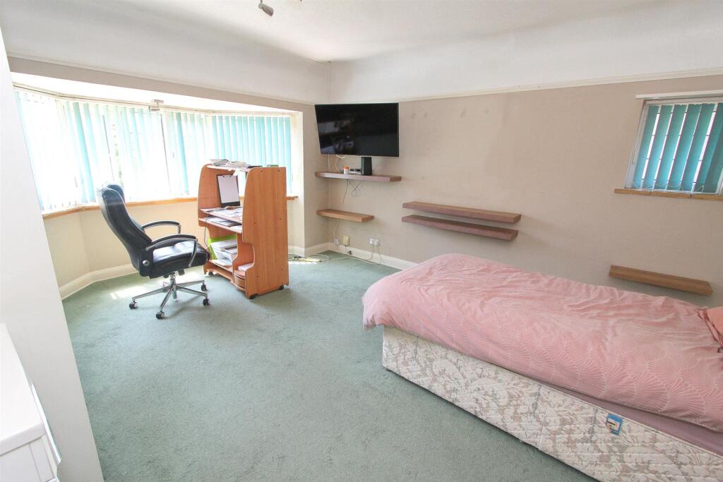 bed 2.jpg