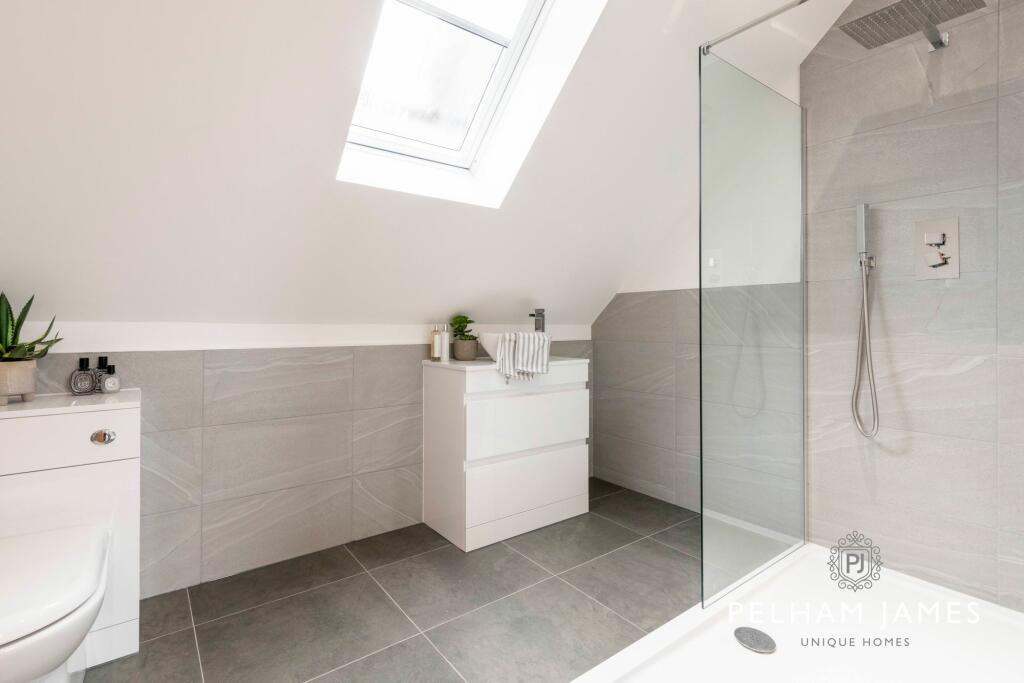 Principal en suite - 1 Greatford Road, Baston