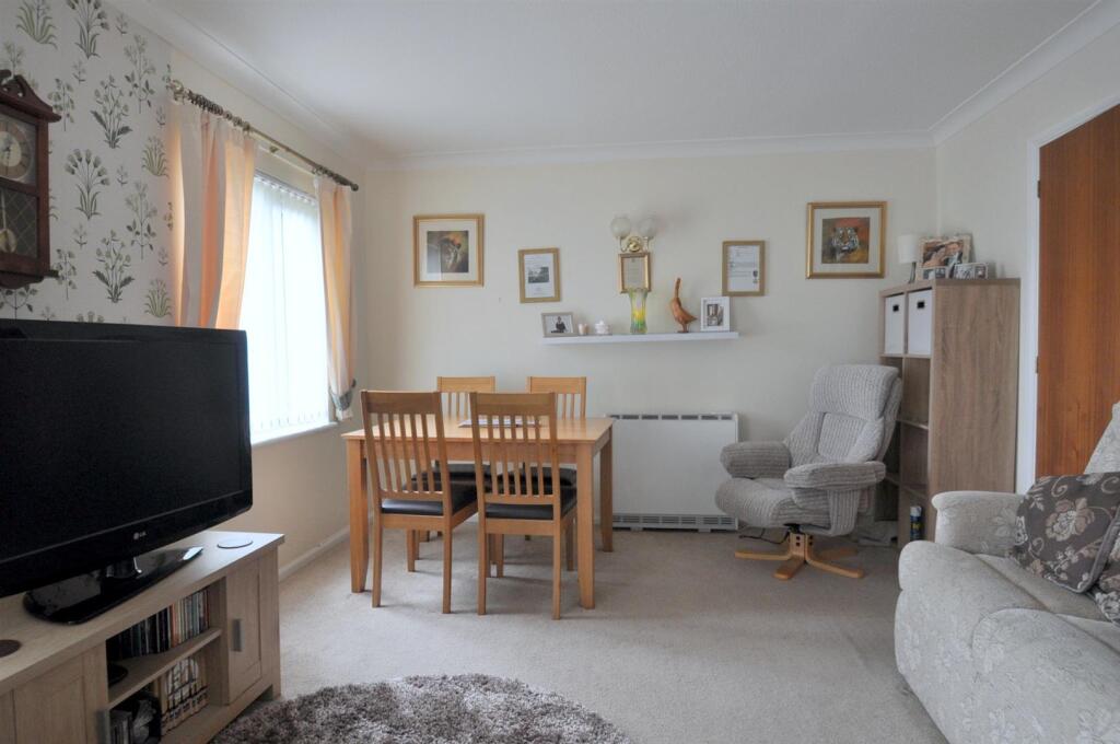 Sitting/Dining Room