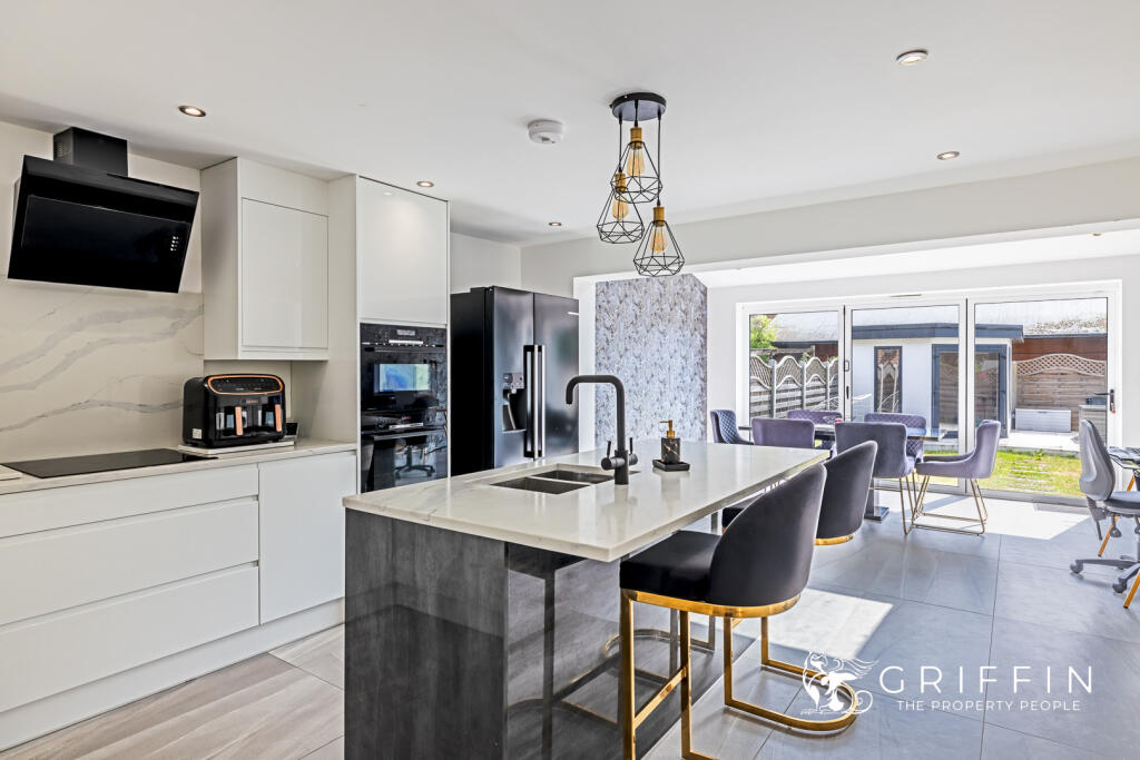 Kitchen &amp; Dining