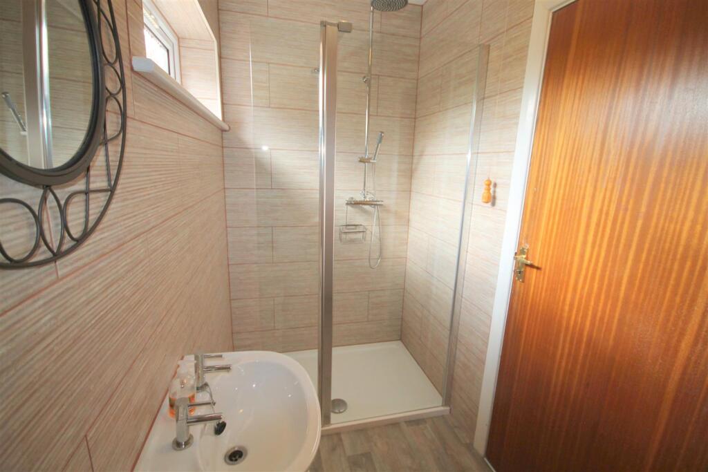 Shower room hall.JPG