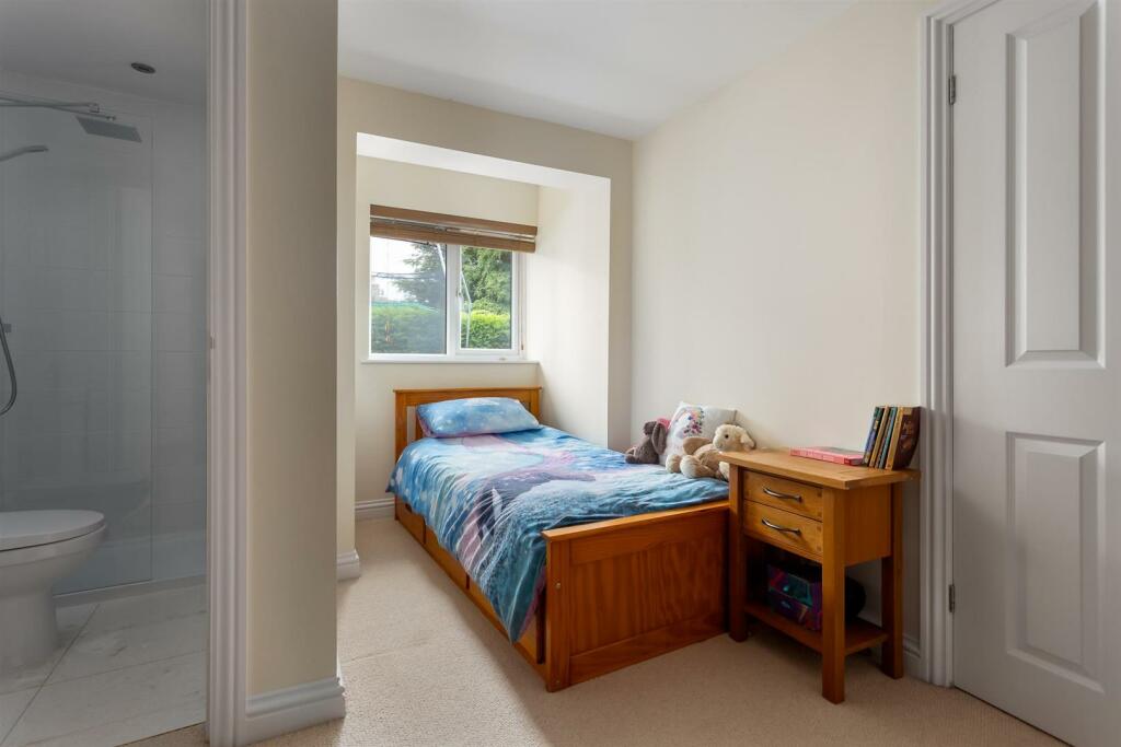 14 - The Orchard - GL7 6DU - Web.jpg