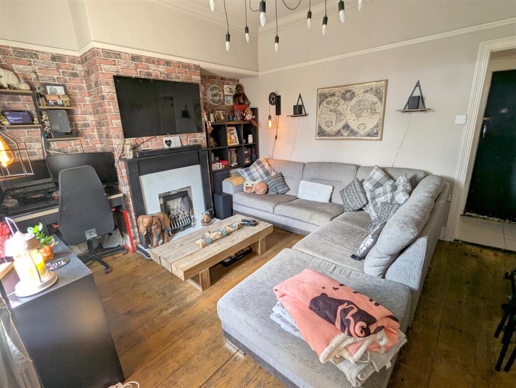 Living Room 2.jpg