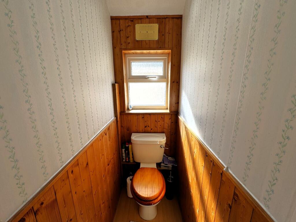 Family Bathroom &amp; 1st Floor WC