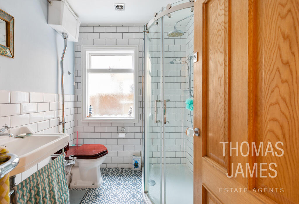 Kingsley Road, charming stylish bathroom