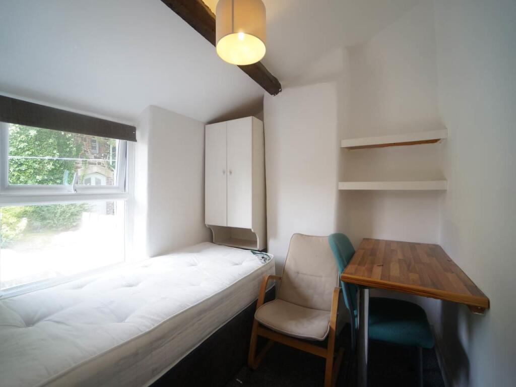 bedroom 2.JPG