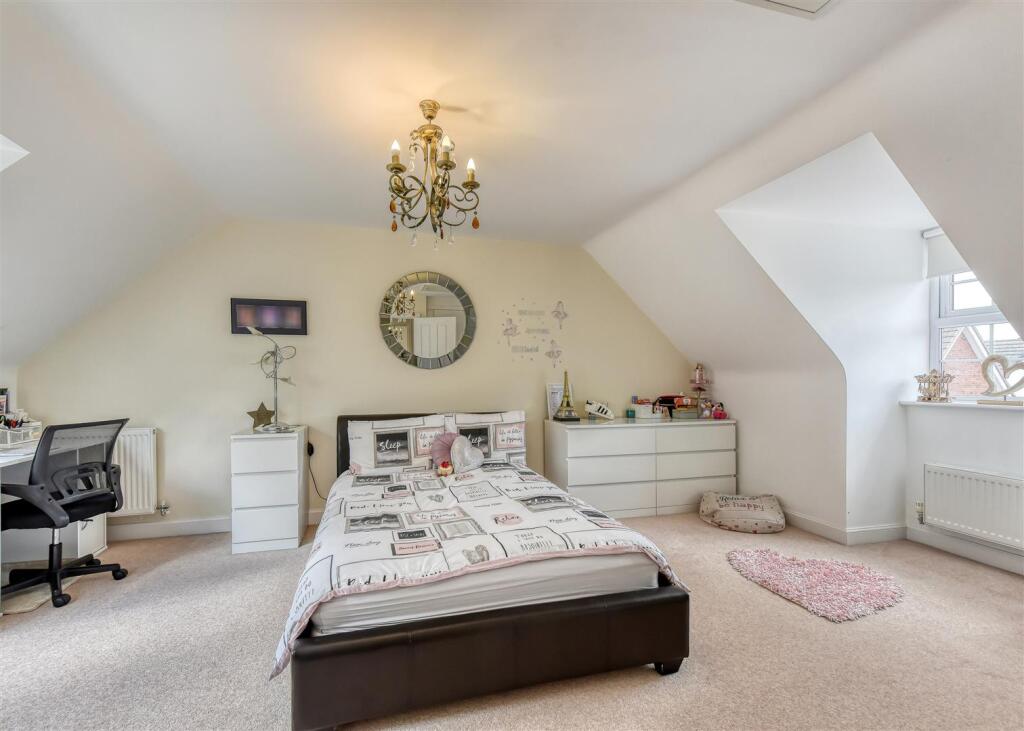 4 Great Hall Grove-bed5a.jpg