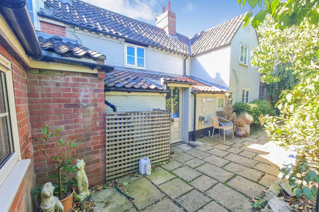 Pear Tree Cottage, Kirstead, Norfolk, NR15 1EA