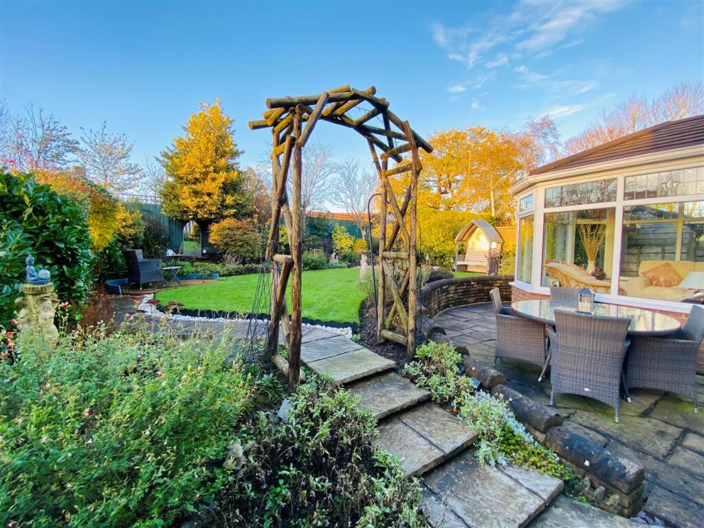 13 Arran Close photo.jpg