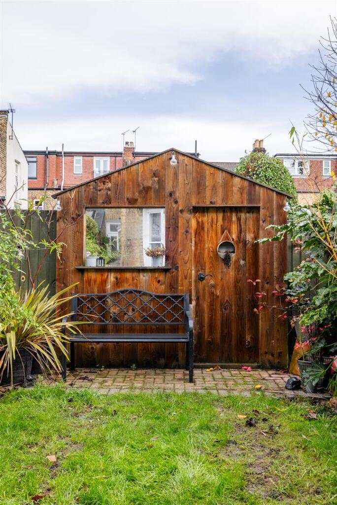 Gordon Road, E11