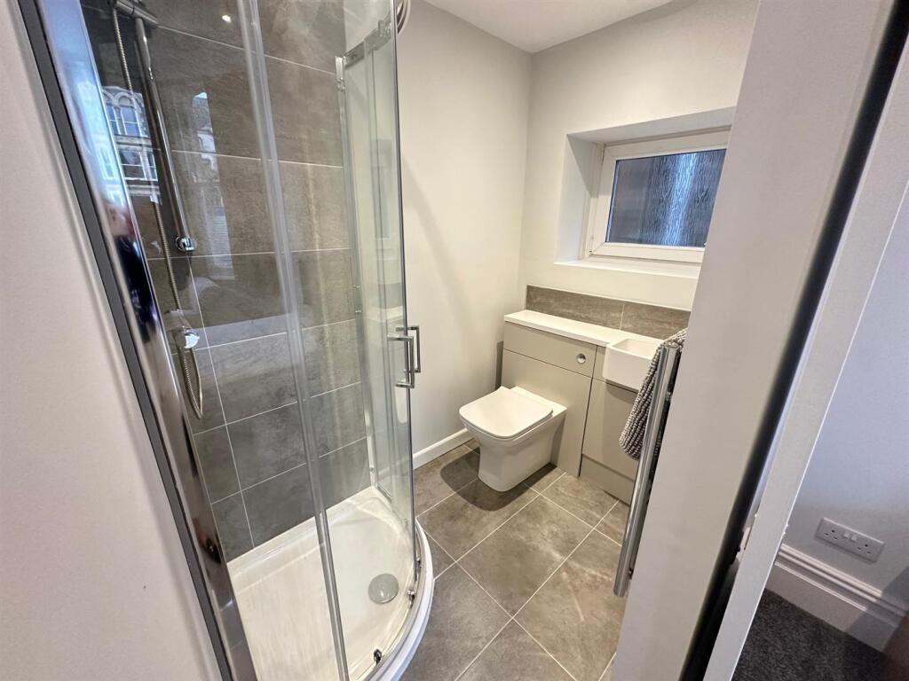 Bathroom 1.jpg
