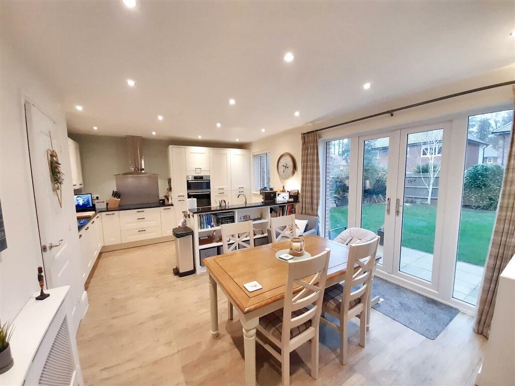 Kitchen / dining room