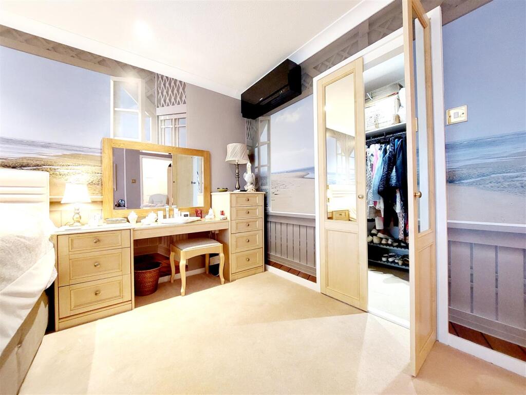 Bedroom 1 - Walk-in Wardrobe