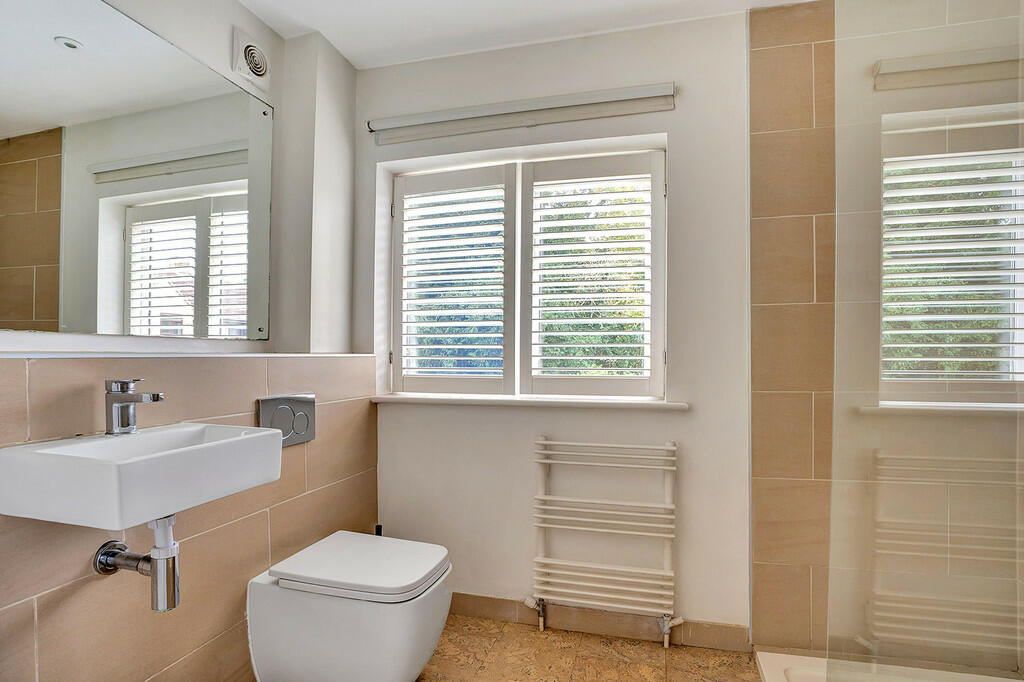 ensuite shower ro...