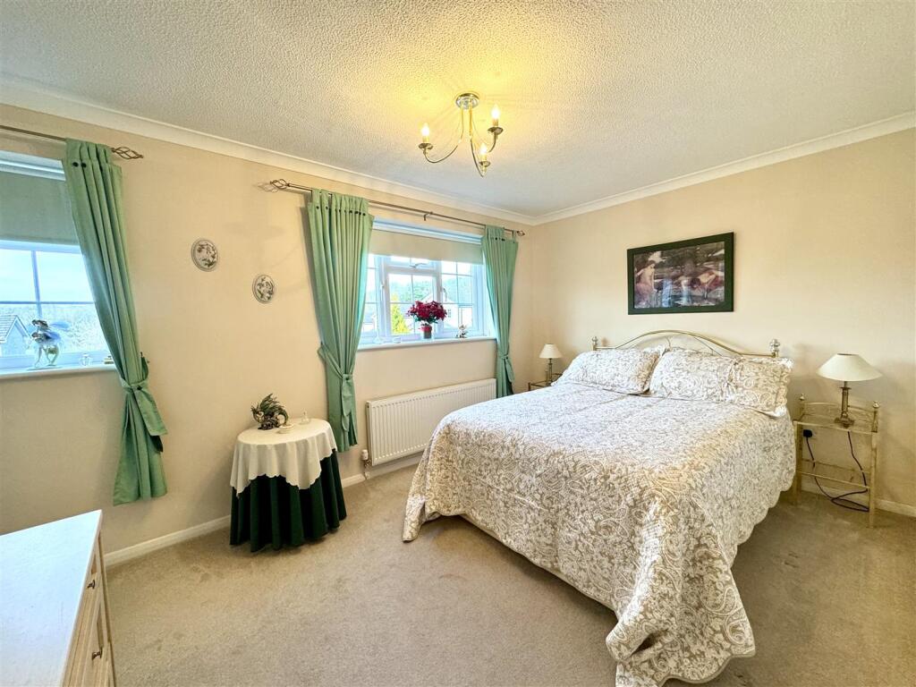 PRINCIPAL BEDROOM