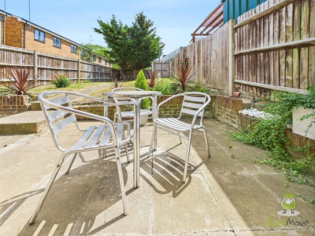 CAM01543G0-PR0137-STILL028