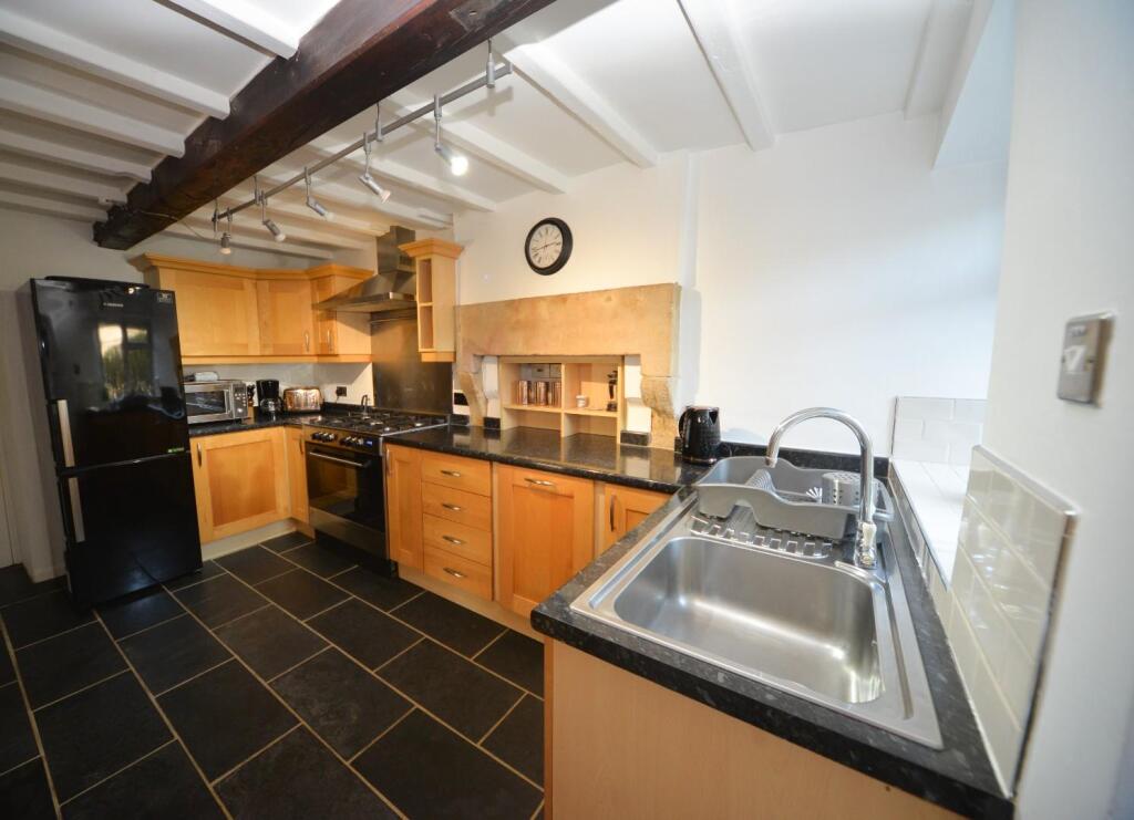 Kitchen 1.jpg