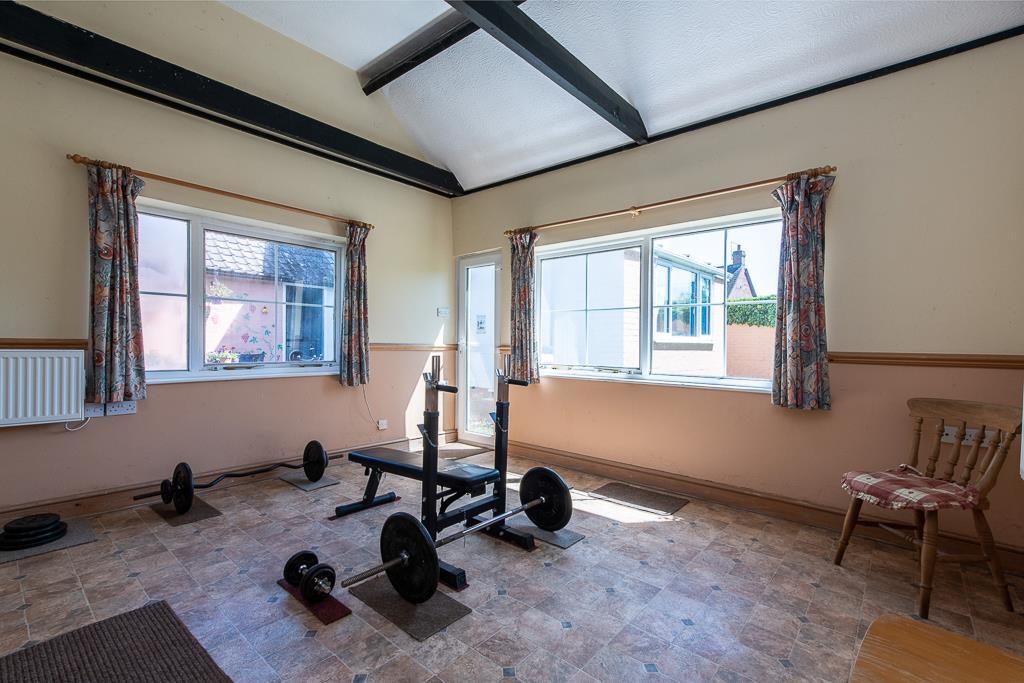 2 victoria av-hi-25.jpg