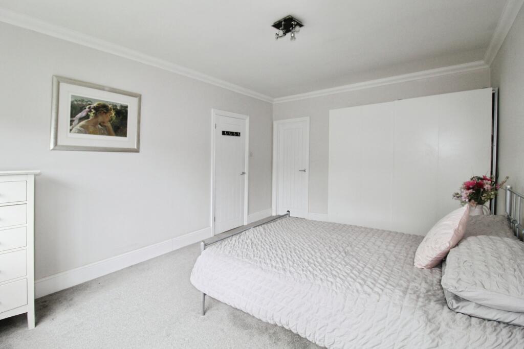 pbox-bedroom-313625.JPG
