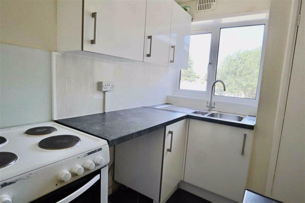 Kitchen (rear)