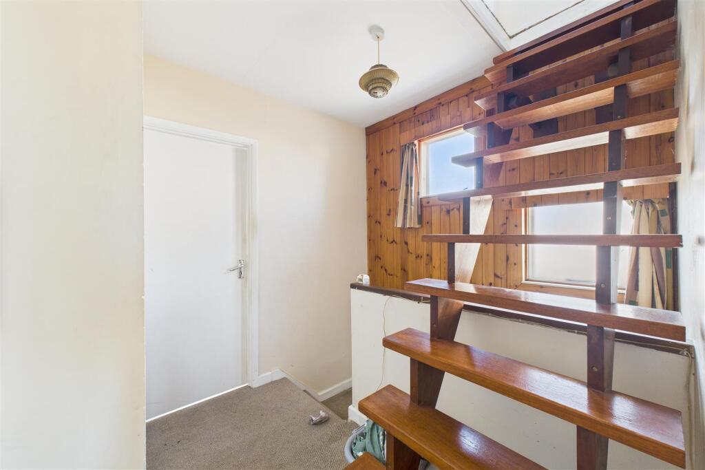 44 Hillcrest Road, Nailsea, North Somerset BS48 2J