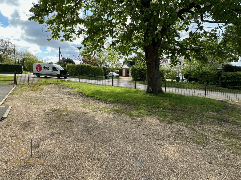 Front parking area.JPG