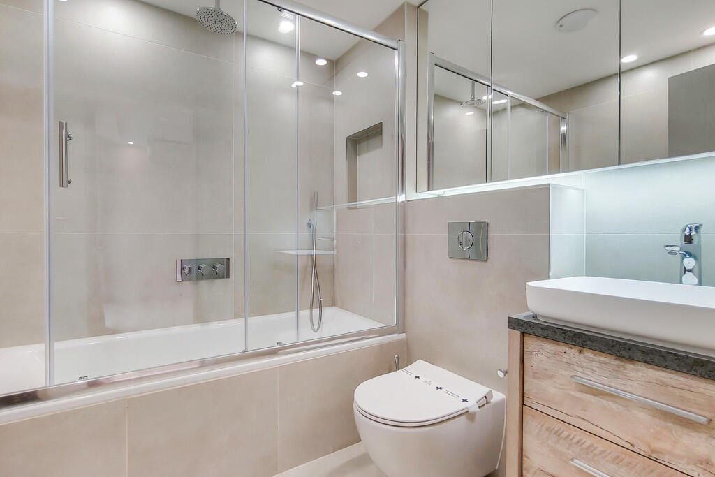 7_Main Ensuite-0 ...