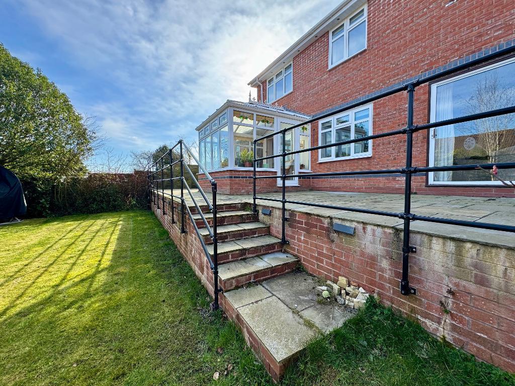 Easy to maintain versatile garden