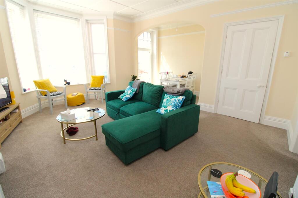 lounge.JPG
