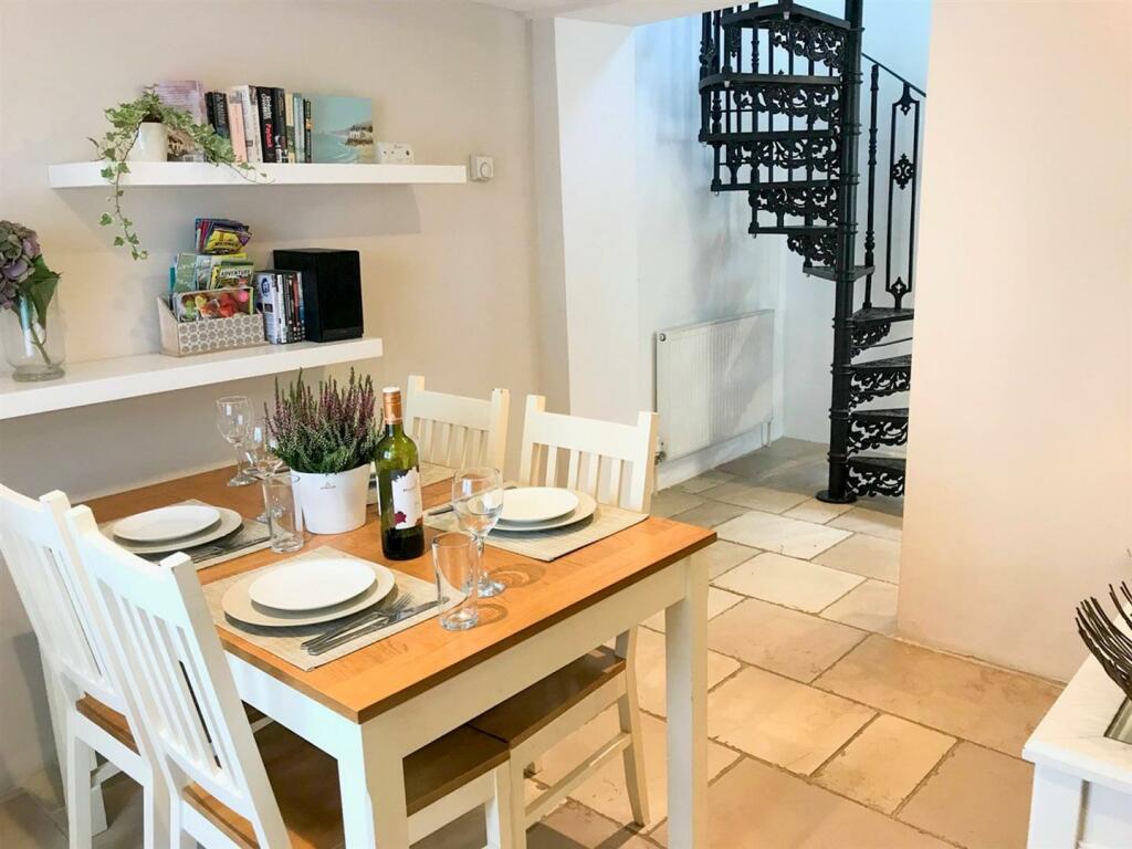 Dining area.jpg