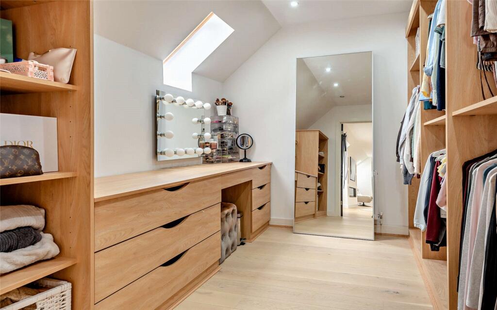 Walk-In Wardrobe