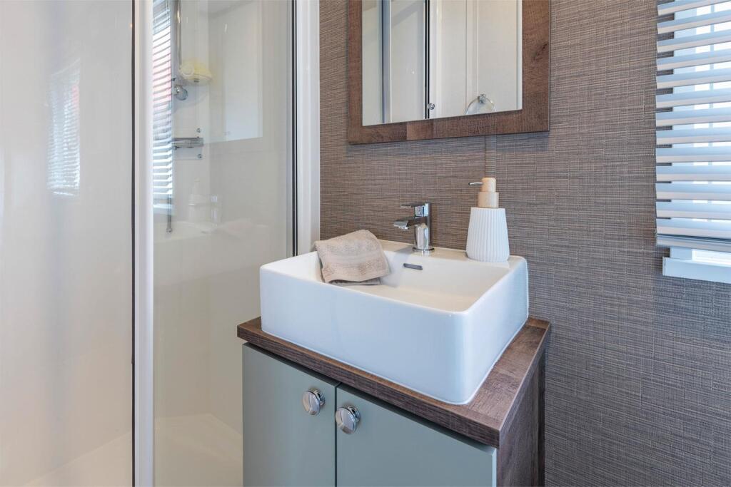 Plot-18-Regal-Harlington-Lodge-40-x-20,-2025-model