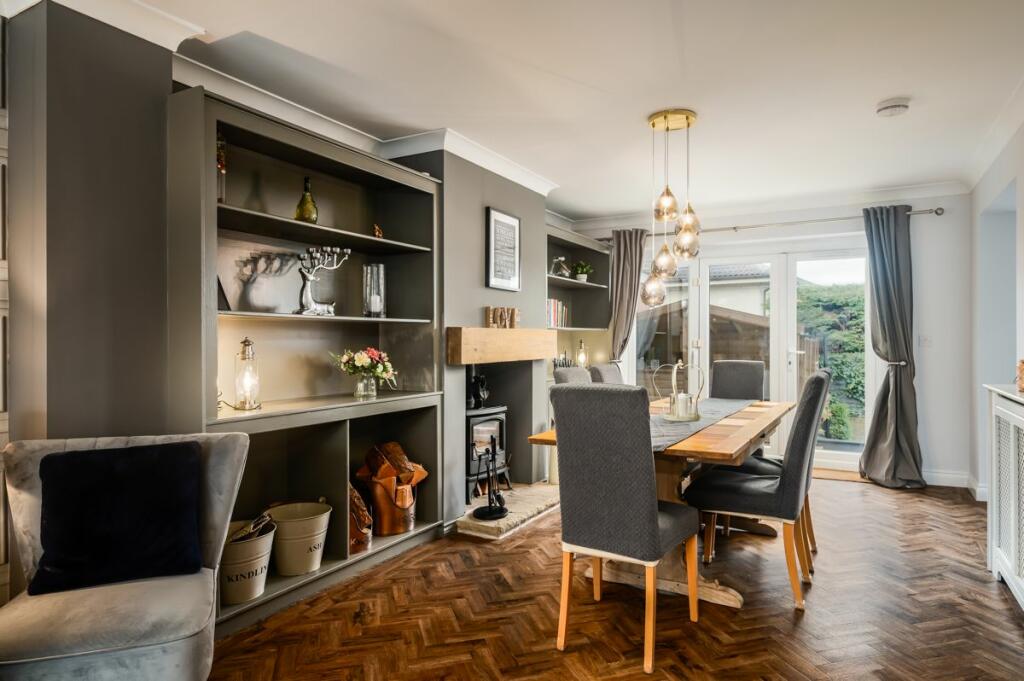 Lounge/Dining Room