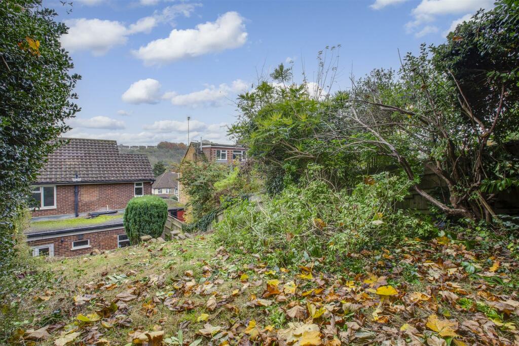 35 Dean Close, HP12 3NS-13.jpg