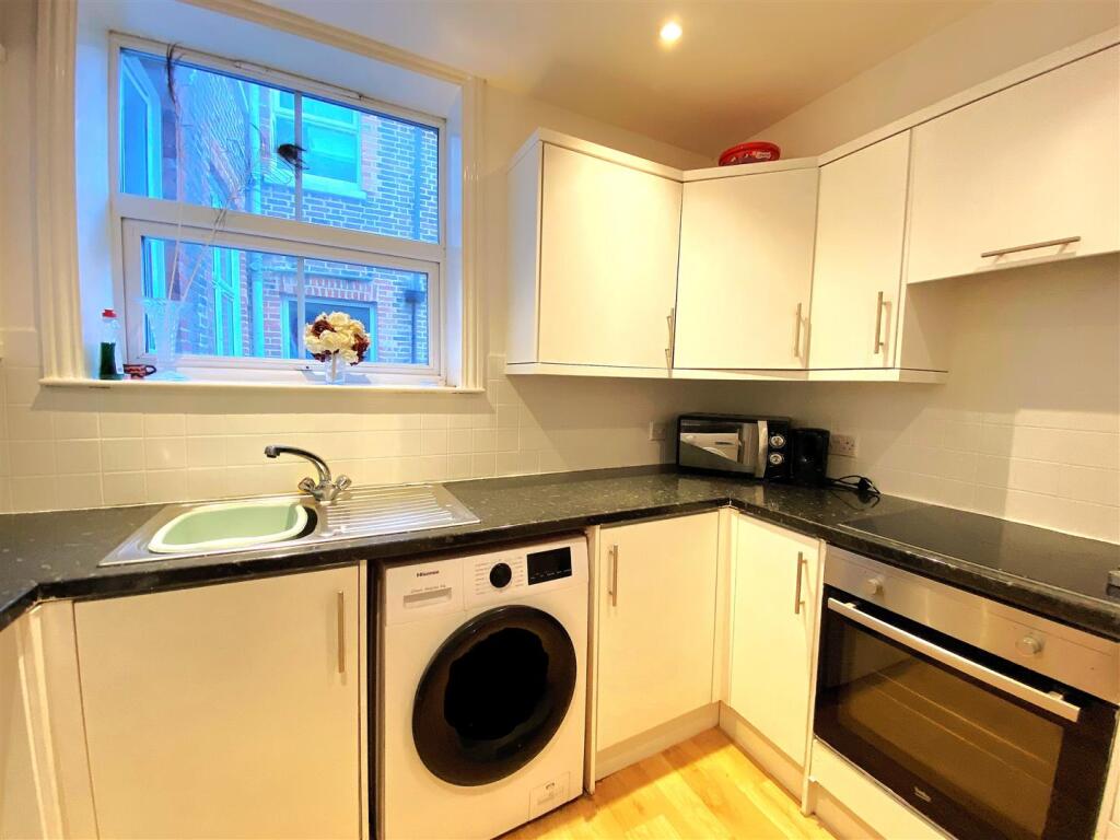 1 St Margarets Ct - Kitchen3.jpg