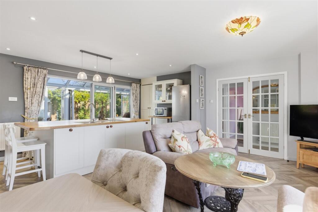 16 Kingfisher Crescent 11.jpg