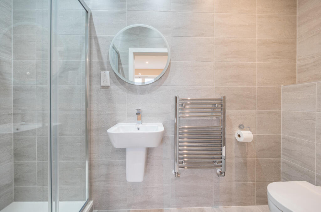 1372929-101-69023...