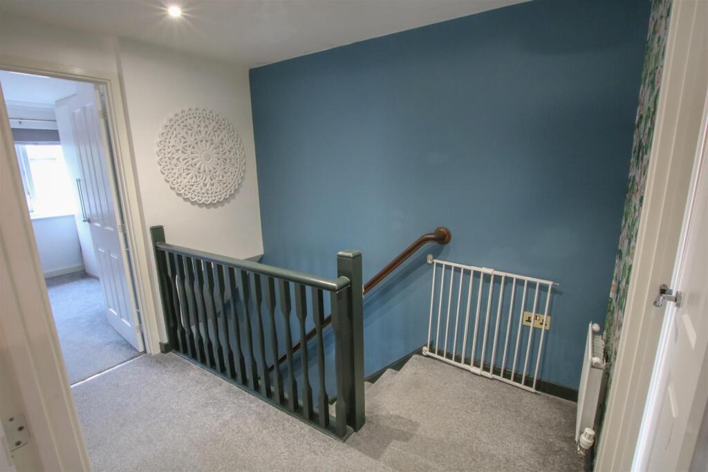FIRST FLOOR LANDING