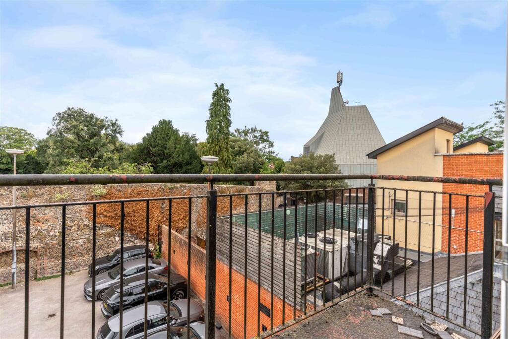 6 Castle View 3.jpg
