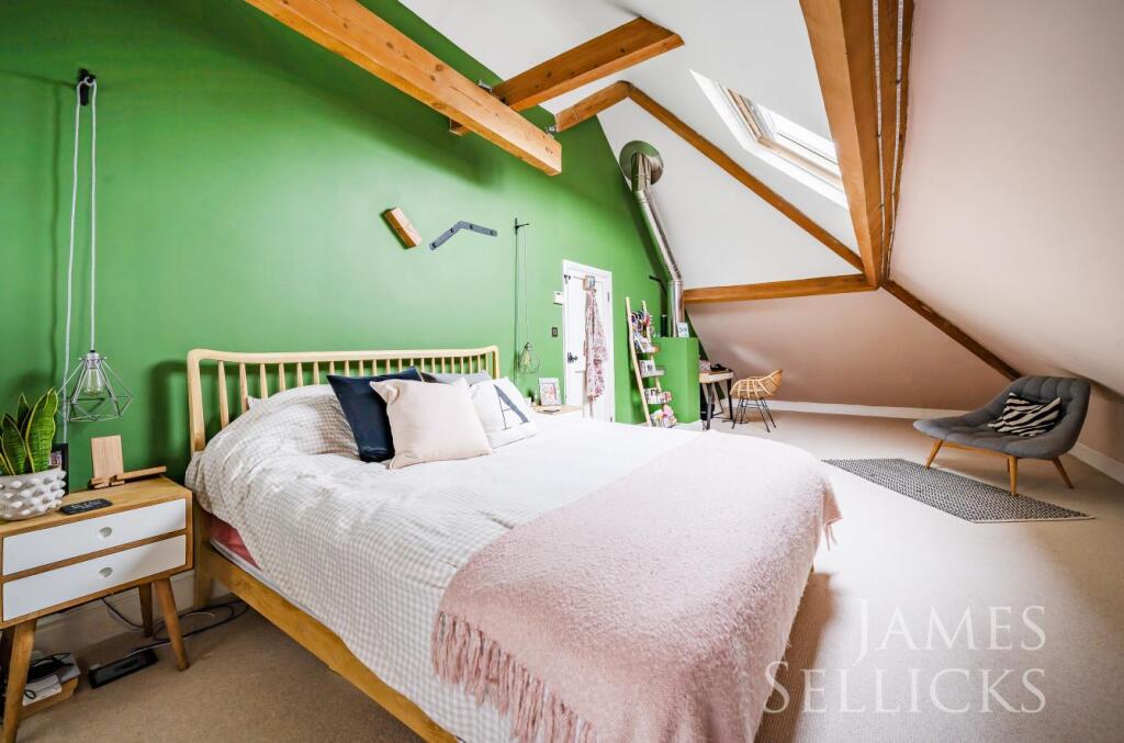 Principal bedroom