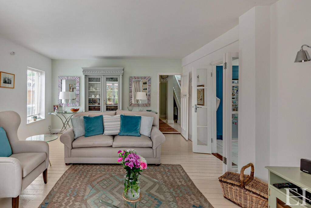 8656671-interiorW...