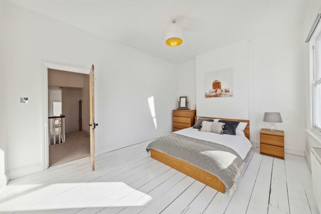 Bedroom 1 (2).jpg