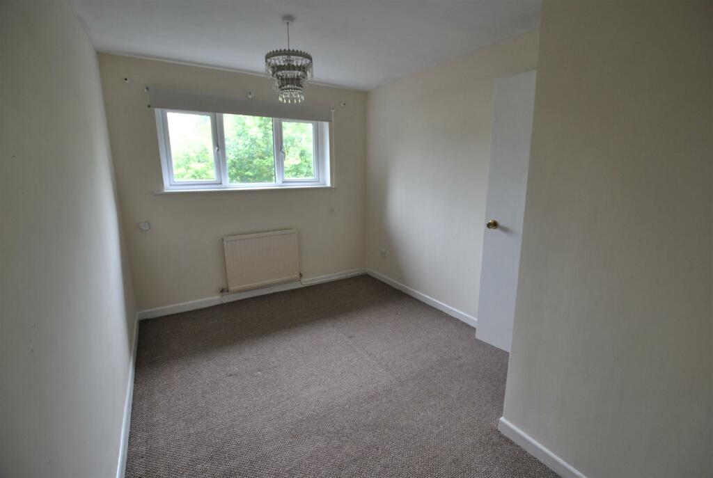 MAIN BEDROOM