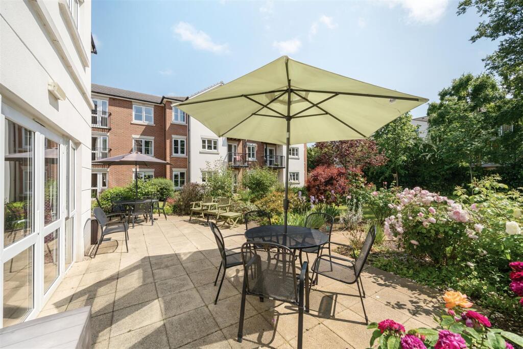 Owners Patio Area (2).jpg