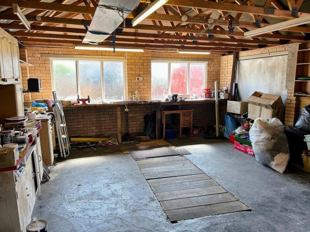 DOUBLE GARAGE