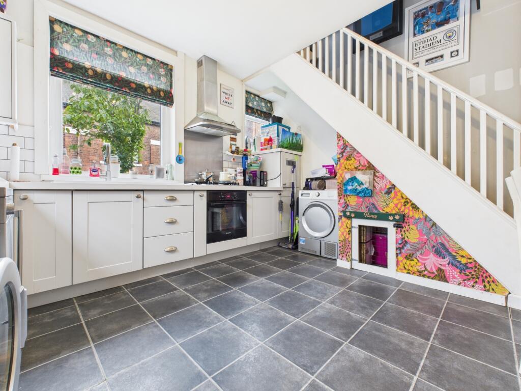 CAM03729G0-PR0103-STILL007