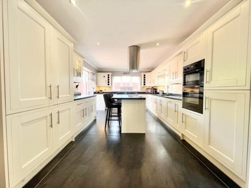 Kitchen breakfast room